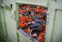 سجناء من "داعش" في سجن الصناعة بمدينة الحسكة - AFP