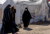 الدنمارك تجلي سيدة وطفليها من مخيم "روج" في شمال شرقي سوريا
