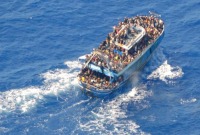 قارب اللاجئين الذي غرق قبالة اليونان - خفر السواحل اليونانية