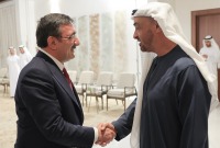 محمد بن زايد يستقبل نائب رئيس الجمهورية التركية جودت يلماز في أبو ظبي (الأناضول)