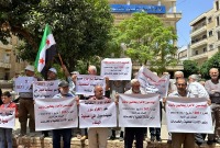 وقفة احتجاجية أمام مقر نقابة المهندسين في إدلب (تلفزيون سوريا)