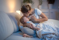 ما الذي يجب عليك فعله إذا استيقظ طفلك من النوم مفزوعاً؟ 