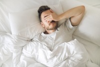 ما سبب الشعور بالتعب بعد الاستيقاظ من النوم؟ وما طرق التغلب عليه؟