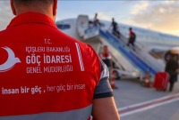موظفو الهجرة التركية يشرفون على ترحيل مهاجرين غير شرعيين إلى بلادهم (وسائل إعلام تركية)