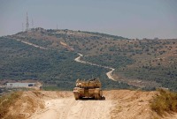 دبابة إسرائيلية على الشريط الحدودي مع لبنان (أ.ف.ب)