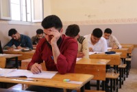 امتحانات الشهادة الثانوية في مركز تابع لمديرية التربية والتعليم للمخيمات بمدينة اعزاز بريف حلب الشمالي 