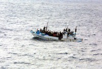 صورة من الأرشيف لمركب يحمل مهاجرين غير شرعيين - المصدر: Cyprus Mail