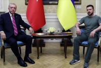 الرئيس الأوكراني فولودمير زيلينسكي والرئيس التركي رجب طيب أردوغان (الأناضول)