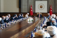 أردوغان مع وفد الاتحاد العالمي لعلماء المسلمين في المجمع الرئاسي بأنقرة – 8 آب 2023 (الأناضول)