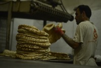 رفع سعر ربطة الخبز يثير غضب الأهالي في ريف حلب - "تلفزيون سوريا"