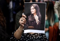إيران تشدد الإجراءات الأمنية في عدة مدن في ذكرى وفاة مهسا أميني