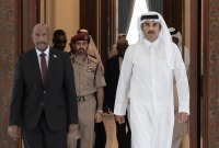 أمير قطر الشيخ تميم بن حمد آل ثاني يستقبل البرهان في الدوحة ـ تويتر