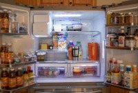 10 أطعمة تفسد إذا بقيت خارج الثلاجة وتصبح مضرة.. تعرّف إليها