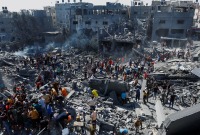 قصف الاحتلال الإسرائيلي على منازل المدنيين في خان يونس ـ رويترز
