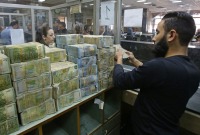 يقدر إجمالي الحوالات اليومية الواردة إلى المناطق الخاضعة لسيطرة النظام السوري بـ 6 ملايين دولار - AFP