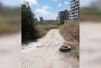 طرق ترابية غير المعبدة في حي توسع المشروع العاشر "السياحي" في مدينة اللاذقية - إنترنت