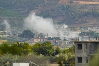 تصاعد الدخان من بلدة أم التوت جنوبي لبنان من جراء القصف الإسرائيلي - AP
