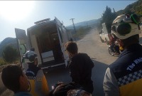 فرق الإنقاذ تسعف المصابين من جراء حادث السير - 5 تشرين الثاني 2023 (الدفاع الوطني السوري)