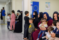 لاجئون سوريين في أحد مراكز الهجرة التركية