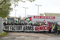 متظاهرون مؤيدون للقضية الفلسطينية يغلقون مداخل مصنع عسكري في بريطانيا