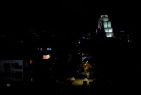 مشهد عام للعاصمة السورية دمشق وهي غارقة في الظلام بسبب انقطاع الكهرباء - AP