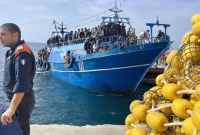 المهاجرين في جزيرة لامبيدوزا الإيطالية