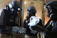 بعثة تقصي الحقائق التابعة لمنظمة حظر الأسلحة الكيميائية خلال عملها بريف دمشق – 29 آب 2013 (رويترز)