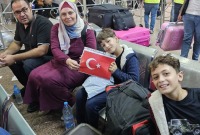عائلة تركية أجلتها حكومتها من غزة عبر مصر (وسائل إعلام تركية)