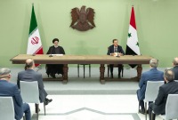 بشار الأسد إلى جانب الرئيس الإيراني إبراهيم رئيسي