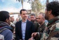 بشار الأسد رفقة عدد من العناصر في جيش النظام