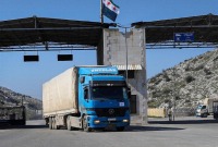 شاحنة محملة بالمساعدات الإنسانية تدخل عبر معبر باب الهوى