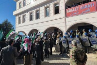 قوات الشرطة تعتدي على مظاهرة سلمية للمحامين - تلفزيون سوريا