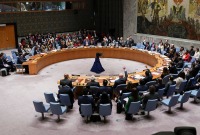 أعضاء مجلس الأمن التابع للأمم المتحدة يصوتون على اقتراح لمطالبة إسرائيل وحماس بالسماح بوصول المساعدات إلى قطاع غزة (رويترز)