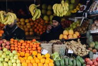 ازداد طلب المطاعم والفنادق للخضراوات والفواكه في دمشق تزامناً مع اقتراب موسم الأعياد - AFP