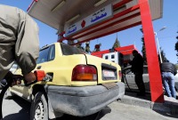 رغم انخفاض أسعار المشتقات النفطية عالمياً إلا أن حكومة النظام السوري رفعت أسعار المحروقات - رويترز