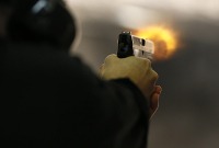 صورة تعبيرية لشخص يطلق النار من مسدس - Getty