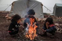 مخاطر مواد التدفئة تصل إلى الموت في مخيمات الشمال السوري - إنترنت