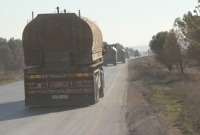 صهاريج نفط متوجّهة إلى مناطق النظام السوري على طريق القامشلي - الحسكة (تلفزيون سوريا)