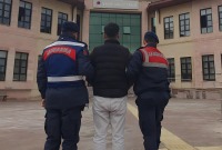 فرق الجندرما التركية تنقل السوري إلى المحكمة (وسائل إعلام تركية)