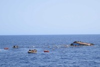 غرق قارب مهاجرين في البحر المتوسط