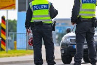 شهد مكتب هجرة في ألمانيا تدخلًا من الشرطة بعد أن تسبب سوري يحمل سكينا في حالة من الارتباك.. ما القصة؟