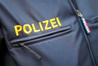 شرطي نمساوي يوجه عبارات عنصرية خلال توقيف شابين سوريين