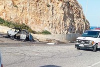 قتل 3 أشخاص بغارة لطائرة مسيرة إسرائيلية، استهدفت سيارة على طريق الناقورة جنوب لبنان، اليوم السبت.