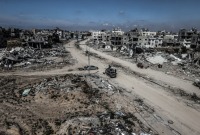 جانب من الدمار يظهر منازلاً سويت بالأرض في خانيونس جنوبي قطاع غزة، 15نيسان/أبريل 2024 (الأناضول)