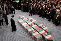 خامنئي يناظر جثث القتلى الإيرانيين بالقصف الإسرائيلي على قنصلية طهران بدمشق - رويترز