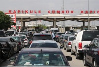 مغتربون أتراك يعودون إلى بلد إقامتهم بعض قضاء عطلة العيد في تركيا (الأناضول)