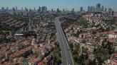 الطريق المؤدي إلى حي ليفانت في مدينة إسطنبول - 18 نيسان 2020 (AFP)