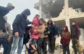 انتشال الضحايا والعالقين من تحت الأنقاض إثر الزلزال في جنديرس بريف حلب - تلفزيون سوريا