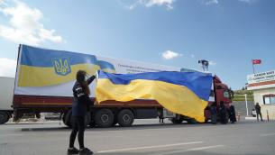 شاحنة المساعدات الأوكرانية التي دخلت إلى شمال غربي سوريا (منظمة الأمين)
