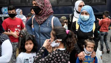 لاجئون سوريون وأكراد يتظاهرون أمام مكاتب الاتحاد الأوروبي في أثينا 
